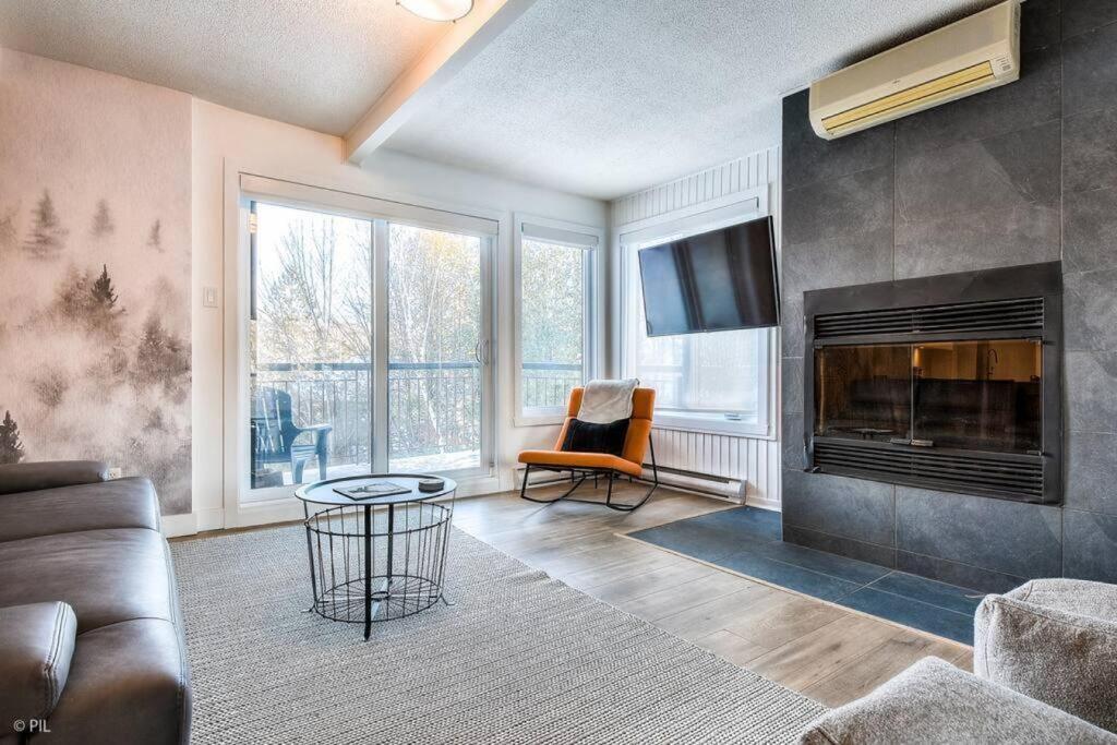 Chic Mt-Tremblant Condo With View On The Lake By Denstays Мон-Трамблан Экстерьер фото