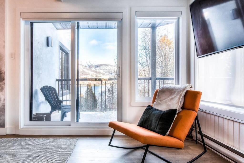 Chic Mt-Tremblant Condo With View On The Lake By Denstays Мон-Трамблан Экстерьер фото